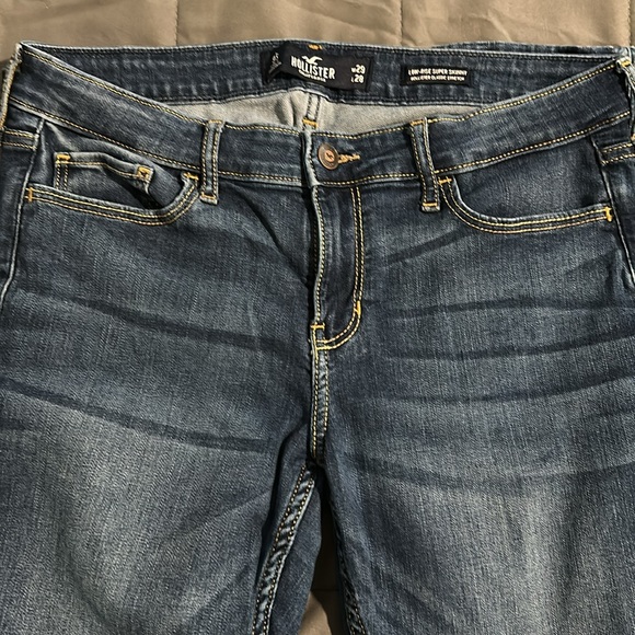 Hollister Low Rise Super Skinny Classic Stretch - Picture 5 of 10